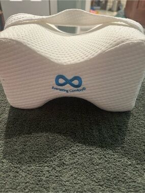 Everlasting Comfort Memory Foam Knee Pillow